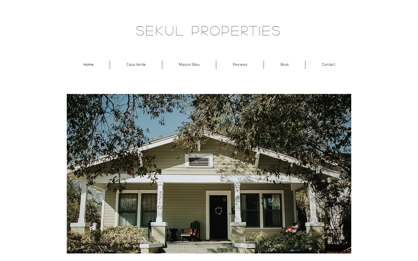 Viewport capture of Maison Bleu Vacation Rental official website