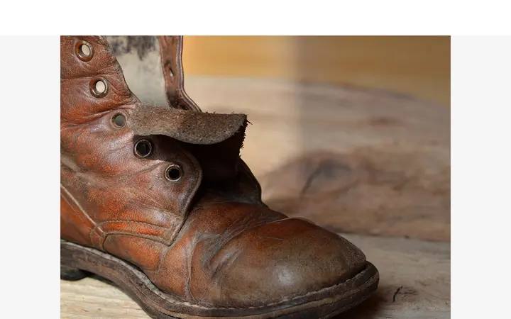 /Services/leather_repair — Lowry Alterations